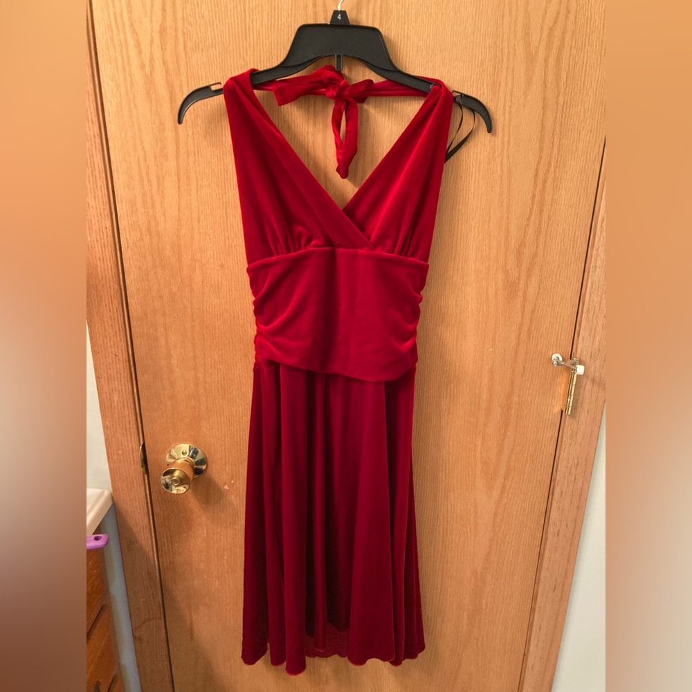 AB Studio Red Halter Dress Sz. M (Jrs.) Classic Elegance